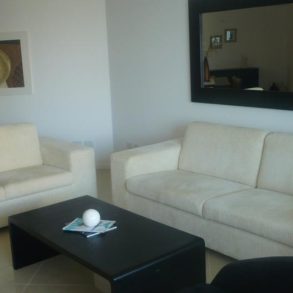 Uy016  Hermoso y amplio apartamento de 3 dormitorios con vista al mar a una cuadra de la playa brava.