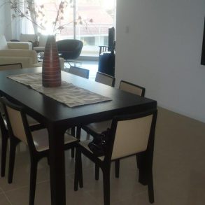 Uy016  Hermoso y amplio apartamento de 3 dormitorios con vista al mar a una cuadra de la playa brava.