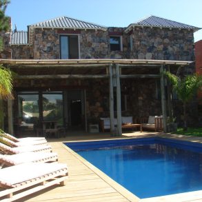 Uy012  Casa sobre el mar Punta del Este