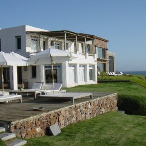 Uy 054 Casa en Punta del Este,sobre el mar