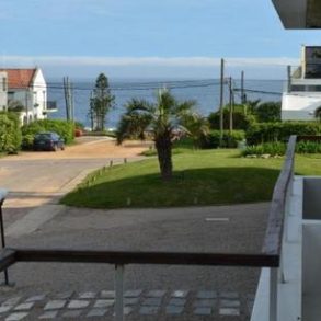 Uy 035 Alquiler apartamento a 30 mts. de la playa Montoya.