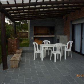 Uy 046 Casa en alquiler en Manantiales