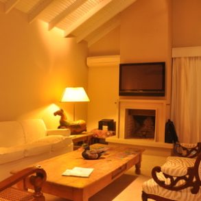 Uy 060  Casa frente al mar, en el balneario Tío Tom