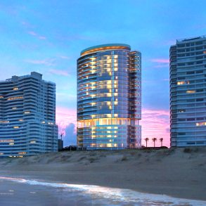 Uy 018 157 exclusivas unidades distribuidas en 24 pisos con vista al océano.