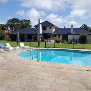 Uy  081  Importante propiedad a pasos de Playa Mansa