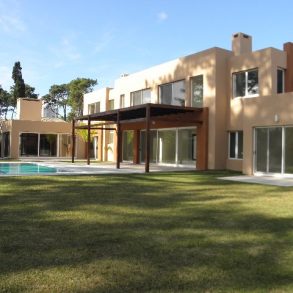 Uy 082  Casa en Venta Barrio Cerrado Boulevard Park