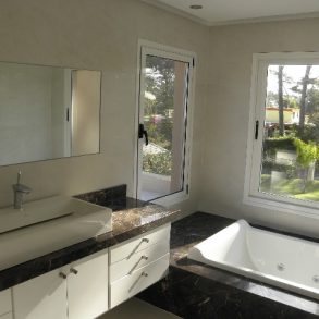 Uy 082  Casa en Venta Barrio Cerrado Boulevard Park