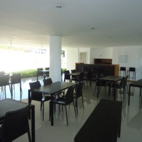 Uy 084  Edificio nuevo en primera línea en parada 31 de Playa Brava