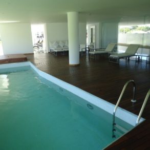 Uy 084  Edificio nuevo en primera línea en parada 31 de Playa Brava