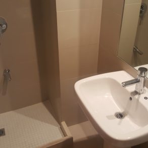 Uy 084  Edificio nuevo en primera línea en parada 31 de Playa Brava