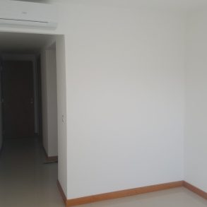 Uy 084  Edificio nuevo en primera línea en parada 31 de Playa Brava