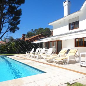 Uy 086  Propiedad ubicada en la Parada 10 de la Brava