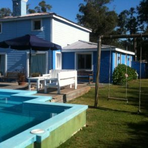 Uy 085  En La Barra cerca de todo, 3 dormitorios + servicio, piscina y parrillero!