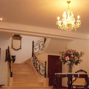 Uy 088  La Mansión  es una elegante edificación en estilo inglés