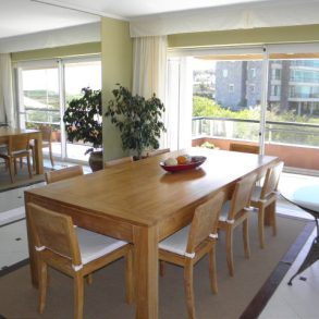 Uy 106  Apartamento primera línea del mar