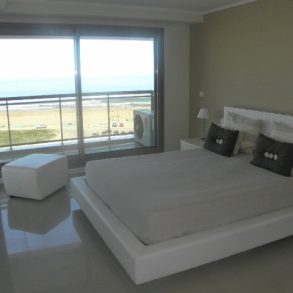 Uy  105 Departamento de primer nivel con excelente vista al mar
