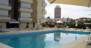 Uy 103  Amplio departamento , a una cuadra de Playa brava