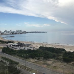 Uy  114   Playa Mansa parada 6,frente al mar.