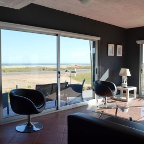 Uy  116  Casa sobre Ruta 10 frente al Mar c/excelente vista.