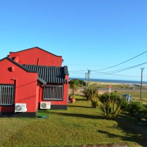 Uy  116  Casa sobre Ruta 10 frente al Mar c/excelente vista.