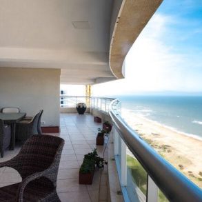 Uy  117  Penthouse con terraza frente al mar