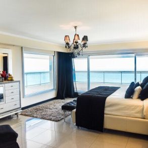 Uy  117  Penthouse con terraza frente al mar