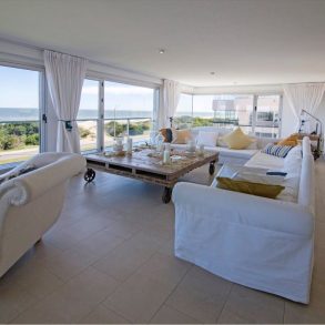 Uy  122  Exclusivo piso frente al Mar