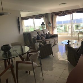 Uy 154 Torre de categoría con todos los servicios.