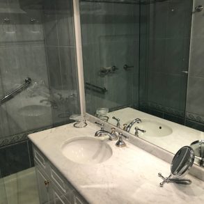 Uy 154 Torre de categoría con todos los servicios.