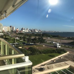 Uy 154 Torre de categoría con todos los servicios.