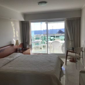 Uy 154 Torre de categoría con todos los servicios.