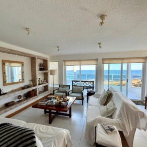 Uy 193 Venta de Penthouse duplex con parrillero exclusivo en Playa Brava de Punta del Este